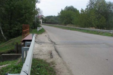 Началась реконструкция моста через реку Петрицу в Климовске