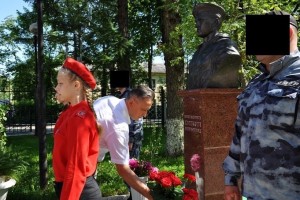 В Дубровицах почтили память Героя России Александра Монетова