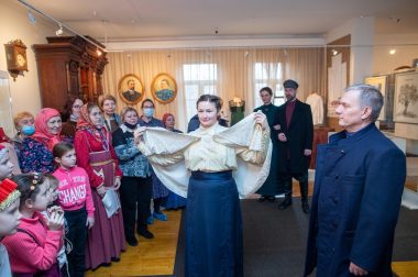 В музее-заповеднике «Подолье» открылась выставка «Мода и крестьянский костюм»