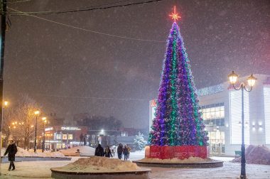 Украшение общественных пространств к Новому году продолжается в Большом Подольске