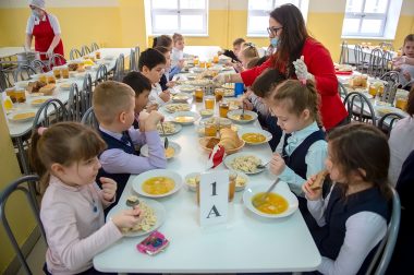 В обеденном меню школ Большого Подольска появились пельмени