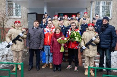 В Подольске с 80-летием победы в Сталинградской битве поздравили ветерана Великой Отечественной войны Марию Михайловну Рохлину