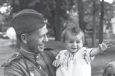 Фотовыставка военкора в честь 80-летия Великой Победы Фотовыставка военкора в честь 80-летия Великой Победы