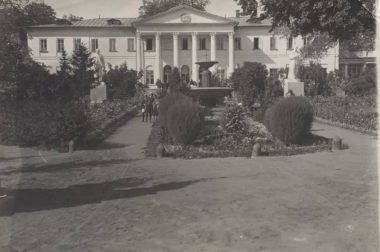 Внимание прессы к Остафьево в 1937-м году